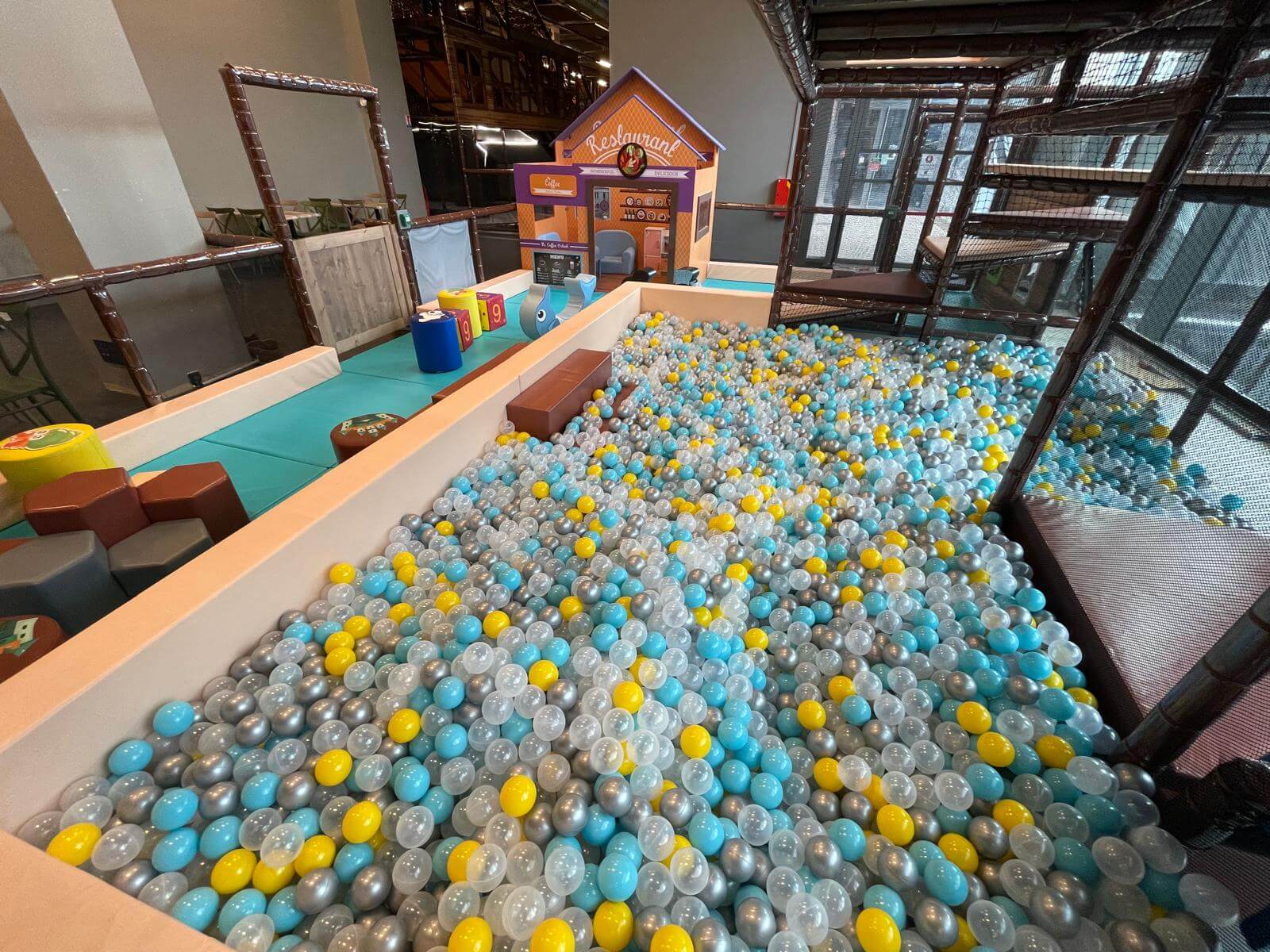 grande piscine à balles pour enfant